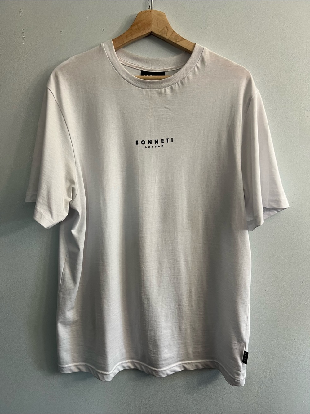 NWOT Sonneti London Graphic Tee Shirt White Size Medium Streetwear
